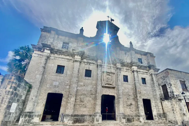 Excursión a Santo Domingo desde Punta Cana: Historia, Cuevas y Cultura Colonial